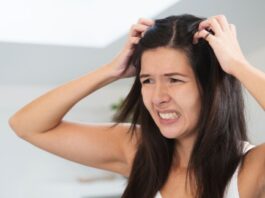 #Dandruff: What Are The Causes and How To Treat It