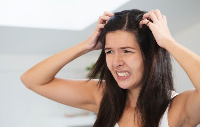 #Dandruff: What Are The Causes and How To Treat It