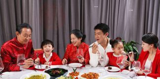 14 Unique Chinese New Year Traditions: Have Family Meals