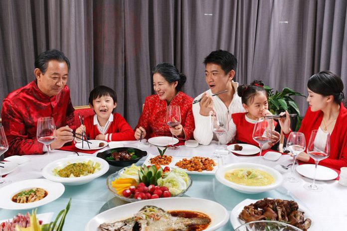 14 Unique Chinese New Year Traditions: Have Family Meals