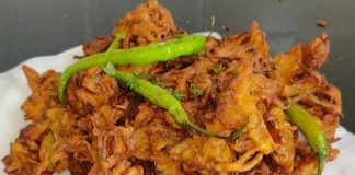 Indian Snacks Recipe: Kanda Bhajji or Onion Pakoras