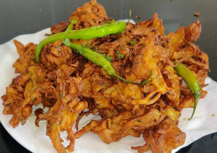 Indian Snacks Recipe: Kanda Bhajji or Onion Pakoras
