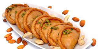 Indian Sweets Recipe for Holi: Gujiya
