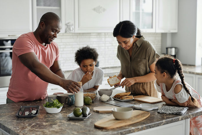 6 Ways to Spend More Time With Your Family: Making Breakfast