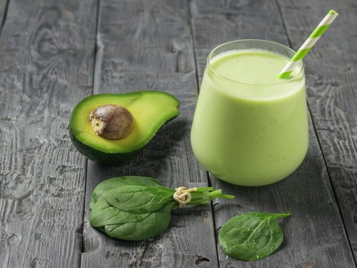 10 Recommended Avocado Smoothie Recipes: Pear Smoothie with Avocado and Spinach