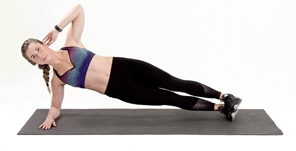 5-Minute Exercises in Bed to Treat Tense Muscles: Oblique Hip Lift