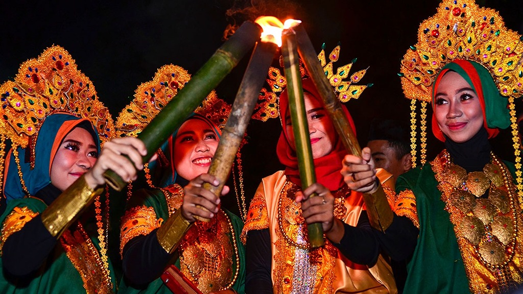 Things to Do During Indonesia’s Independence Day Torchlight Procession on Independence Eve Pawai Obor