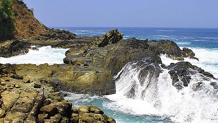 pantai-wediombo-yogyakarta