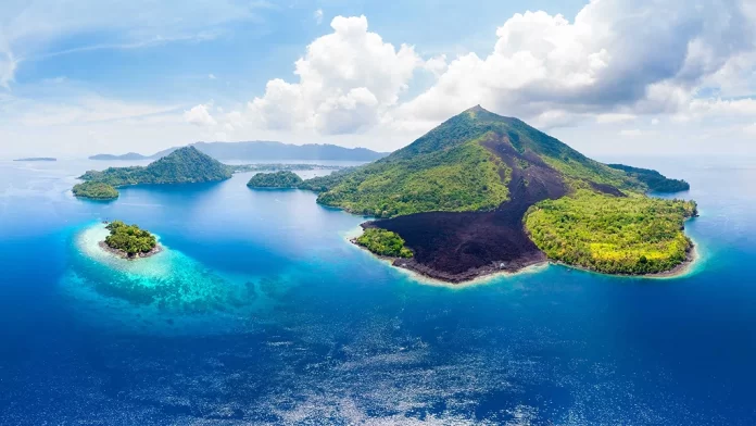 9-hidden-gems-in-banda-islands-active-volcano