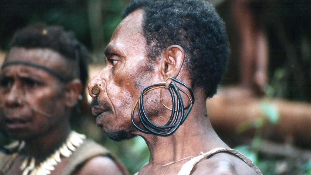 korowai-tribe-suku-korowai