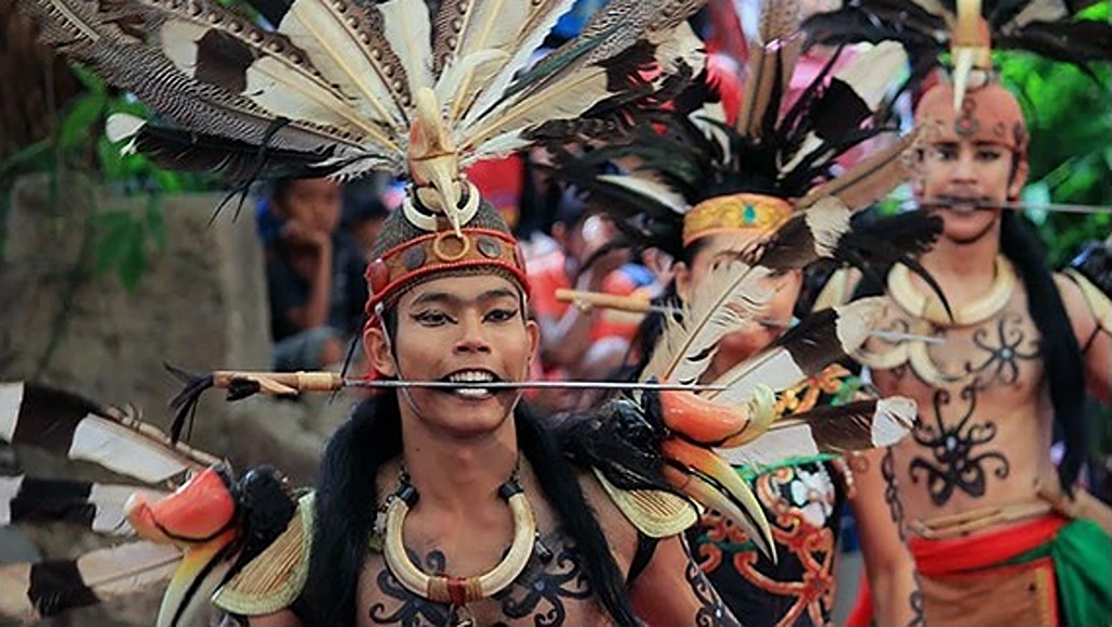 Kinyah-Mandau-Dance-Central-Kalimantan
