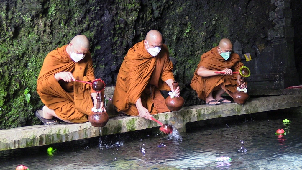 Air Berkah Umbul Tri Suci Waisak Blessing Water in Jumprit Temanggung