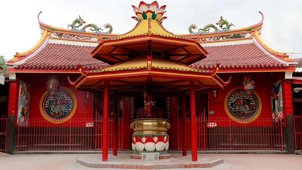 Chinese-temple-Jakarta-Vihara-Dharma-Bhakti-the-Jin-De-Yuan-temple.