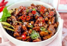 Sambal-Goreng-Tempeh-a-spicy-stir-fried-dish-made-with-tempeh