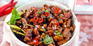 Sambal-Goreng-Tempeh-a-spicy-stir-fried-dish-made-with-tempeh