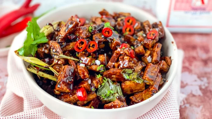 Sambal-Goreng-Tempeh-a-spicy-stir-fried-dish-made-with-tempeh