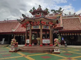 The-Hok-Tek-Bio-temple-Chinese-temple-Glodok-area