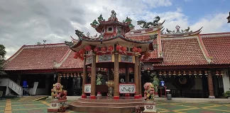 The-Hok-Tek-Bio-temple-Chinese-temple-Glodok-area