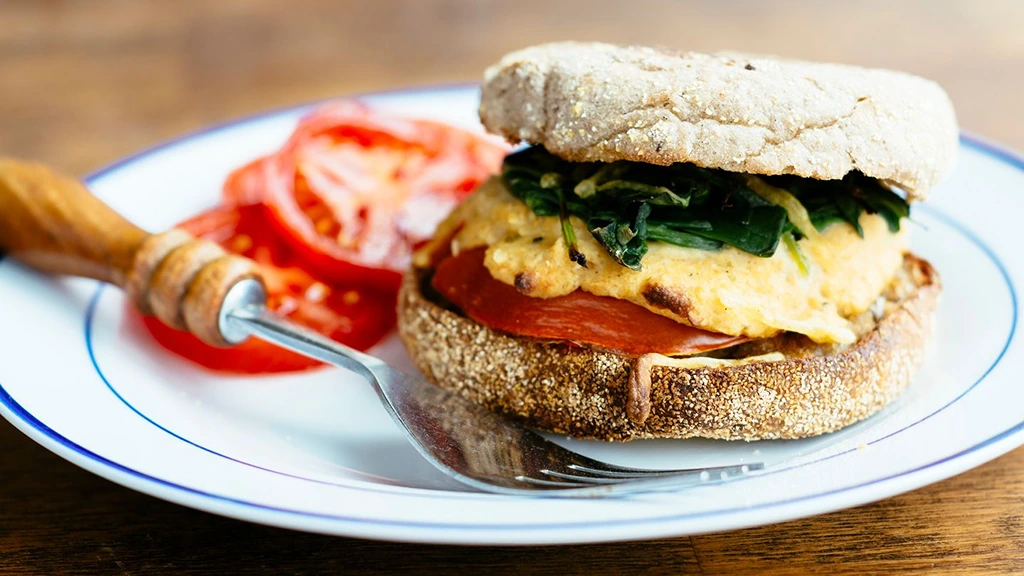 a-healthy-breakfast-english-muffin-sandwich