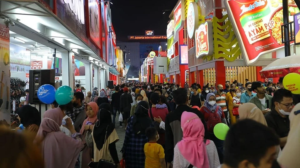 The crowds of the Jakarta Fair for All Citizens