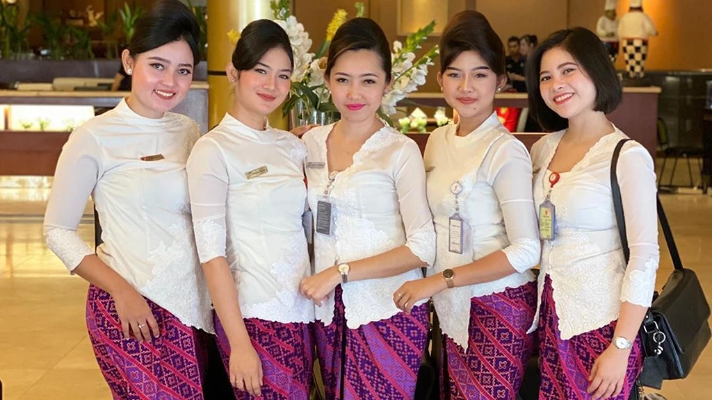 Kebaya Became the Uniform for Female Cabin