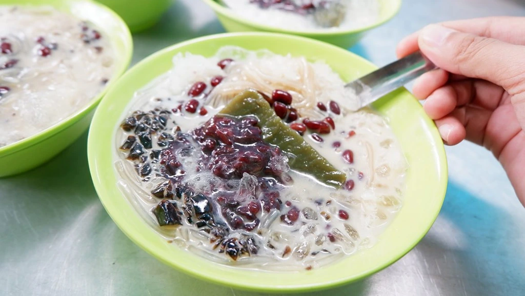 10 Typical Pontianak Culinary Delights You Should Try Ce Hun Tiau or Sago Gunting