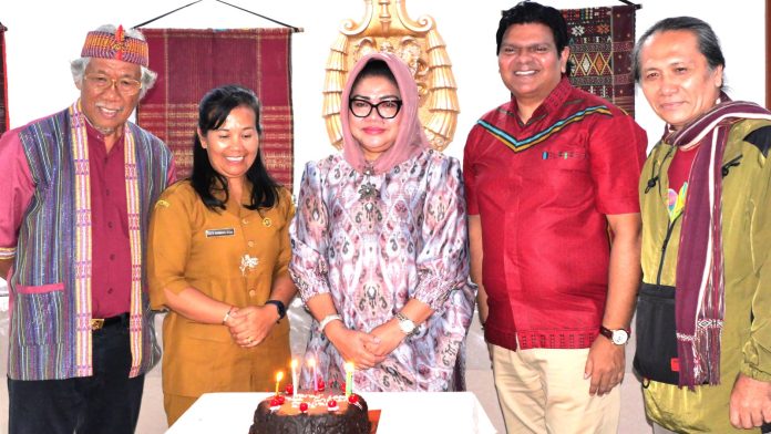 Ceremonial cake cutting by Ibu Rita Tavip Megawati senior government official (centre) seen with festival co-visionaries (LtoR) Saut Poltak Tambunan, Tetti Naibaho, Amol Titus and Thomson H