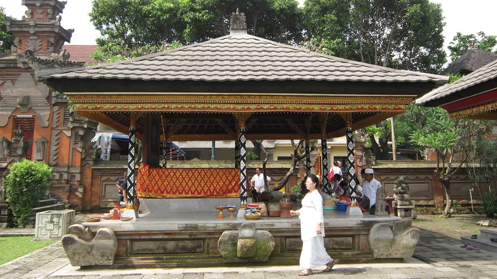 Exploring a Number of Temples in Jakarta Candra Prabha Jelambar Temple