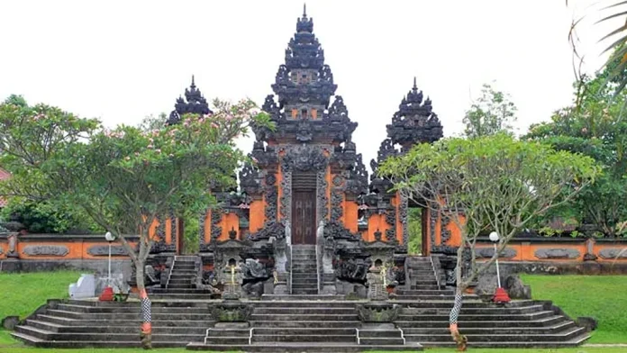 Exploring a Number of Temples in Jakarta Taman Sari Halim Great Temple