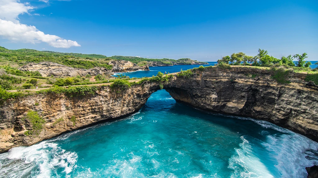 Places to Visit and Things to Do in Nusa Penida Angel's Billabong and Broken Beach