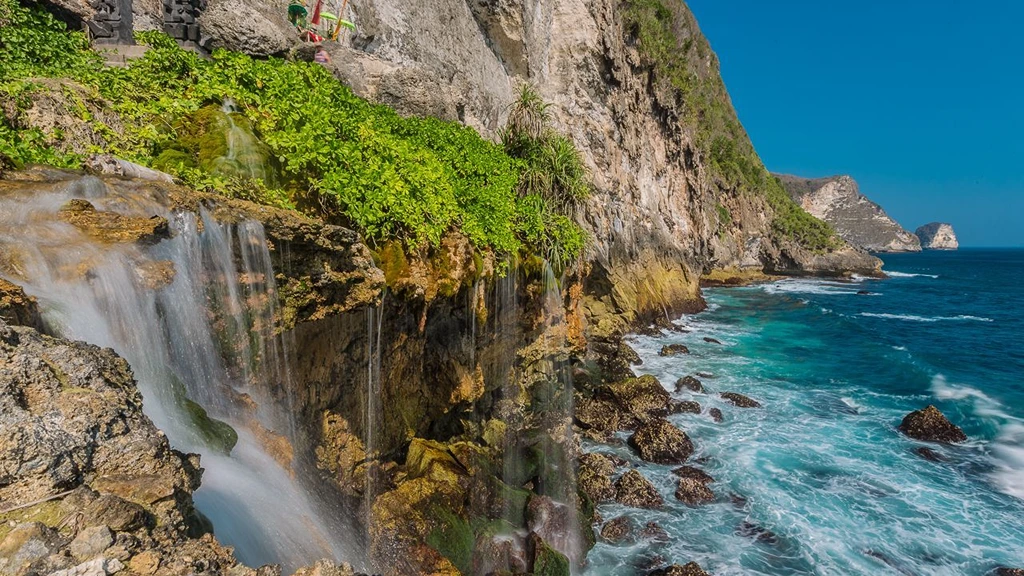 Places to visit and Things to Do in Nusa Penida Bali Peguyangan Waterfall