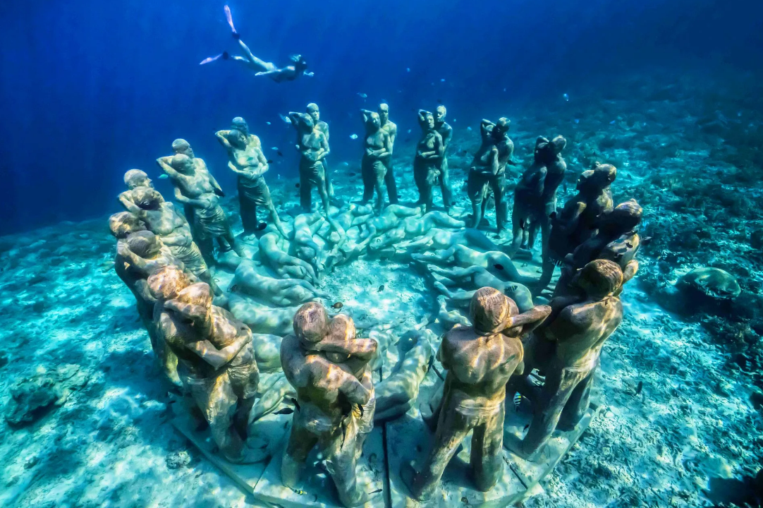 Underwater Statues at Gili T