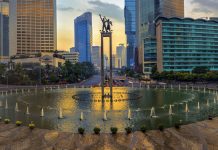 A view of the Hotel Indonesia traffic circle in Central Jakarta. As people leave Jakarta for their hometowns during the Idul Fitri holiday