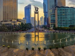 A view of the Hotel Indonesia traffic circle in Central Jakarta. As people leave Jakarta for their hometowns during the Idul Fitri holiday