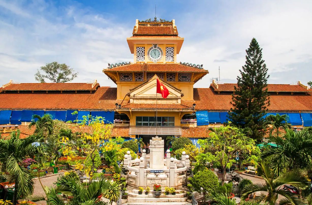 Binh Tay Market in Chinatown