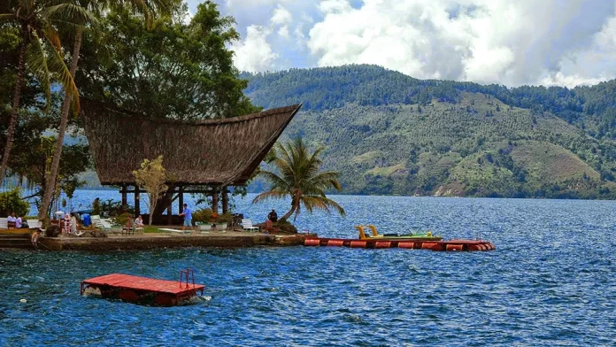 danau-toba-dari-balige