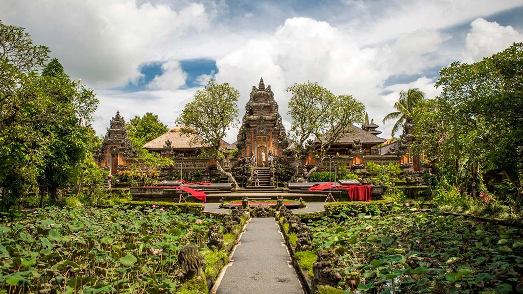 10 Destinations for a Long Weekend in Bali Taman Saraswati Temple
