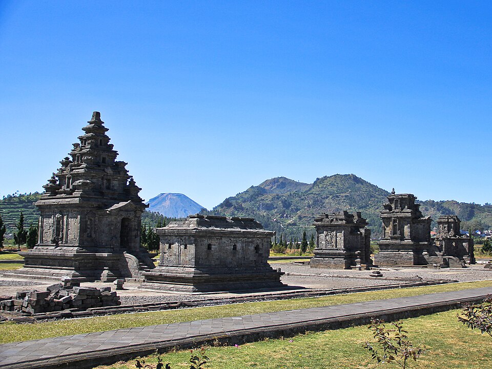Arjuna_Temple_Complex_in_the_Dieng_Plateau