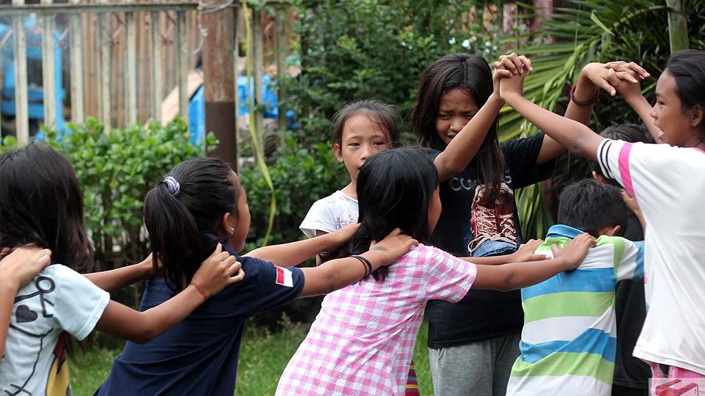 Indonesia Traditional Game Ular Naga