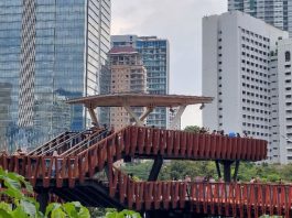 11 Tourist Attractions Near Jakarta MRT Stations Phinisi Pedestrian Bridge