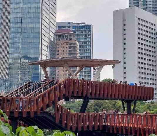 Phinisi Pedestrian Bridge
