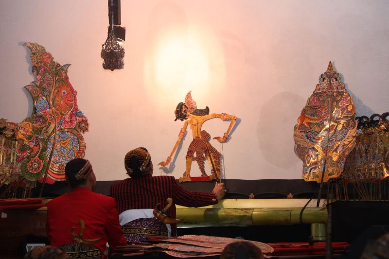 Wayang Kulit Performance by Dalang