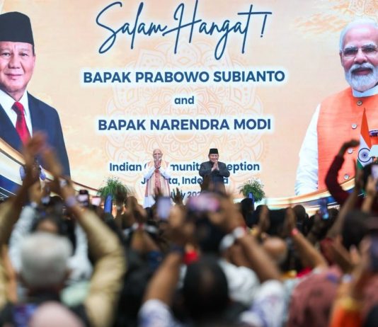 Indian Diaspora Welcomes Prime Minister Modi in Jakarta Modi and Prabowo at Diaspora meet